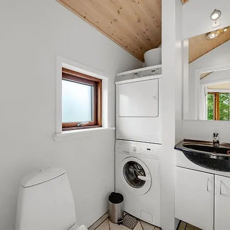 Reiner - 300m To The Fjord By Interhome